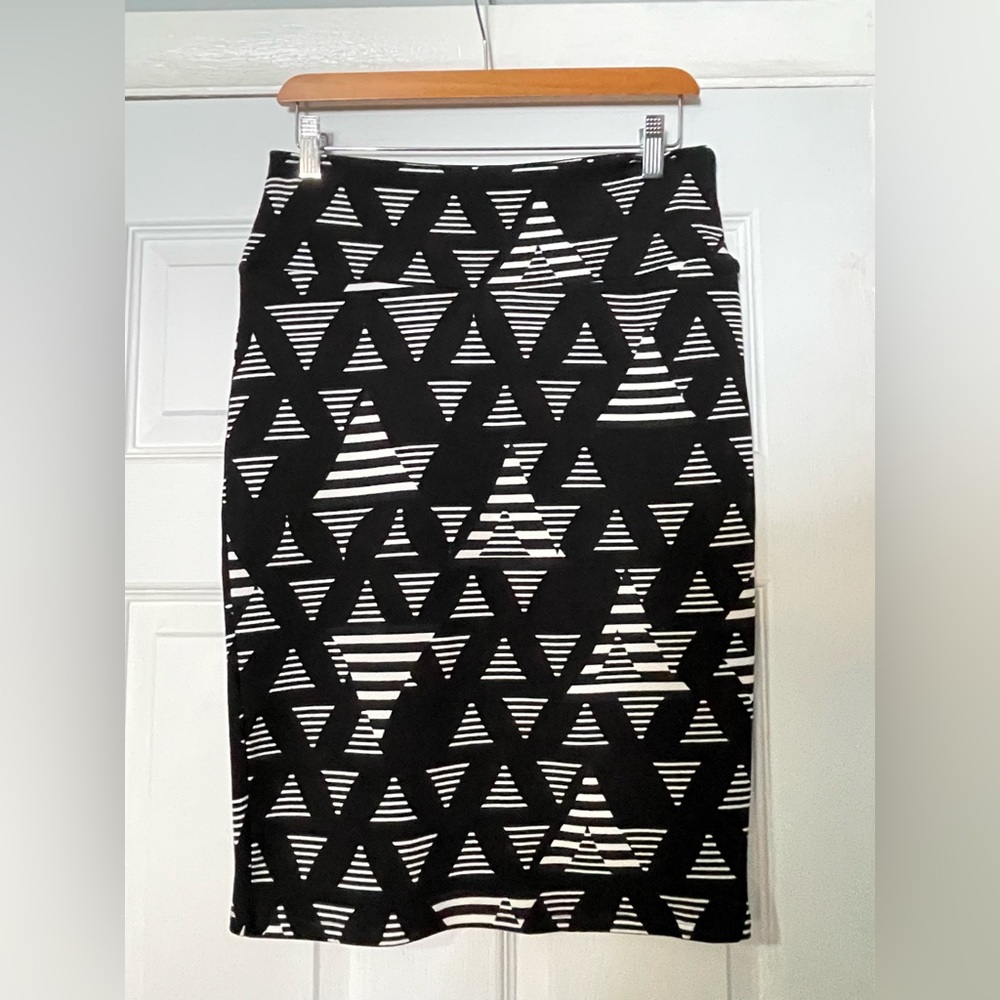 LuLaRoe Black and White Cassie Pencil Skirt size Medium